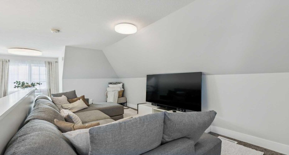 16 Treeline Lane, Calgary, Alberta T2Y 0S2, 3 Bedrooms Bedrooms, ,3 BathroomsBathrooms,Residential,For Sale,Treeline,A2279893