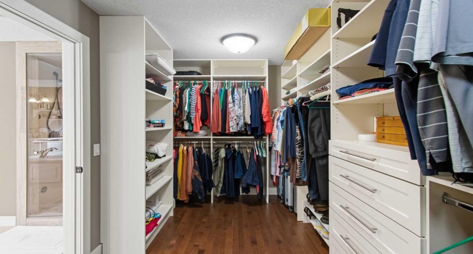 Walk-in Closet