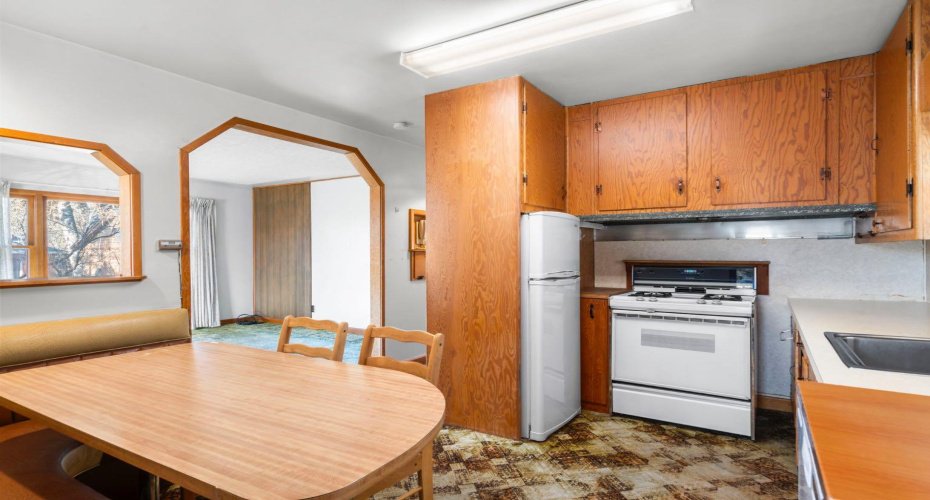 332 Third Street, Cochrane, Alberta T4C1Z6, 3 Bedrooms Bedrooms, ,2 BathroomsBathrooms,Residential,For Sale,Third,A2280560