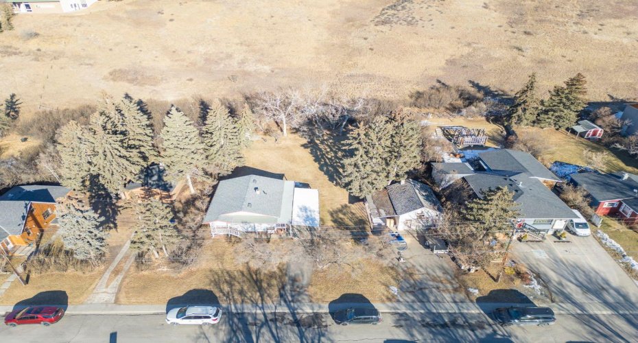 332 Third Street, Cochrane, Alberta T4C1Z6, 3 Bedrooms Bedrooms, ,2 BathroomsBathrooms,Residential,For Sale,Third,A2280560