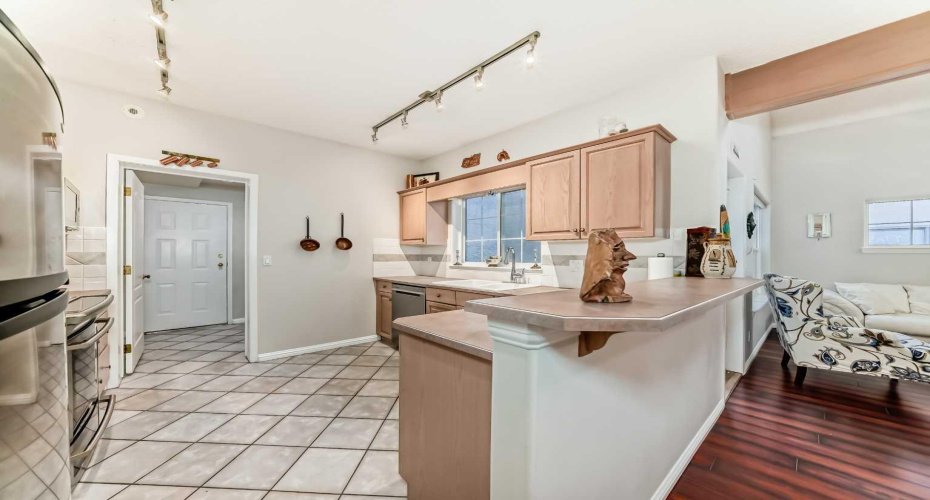Bright, well-appointed kitchen with ample counter space and a thoughtful layout — ideal for everyday cooking and entertaining.
