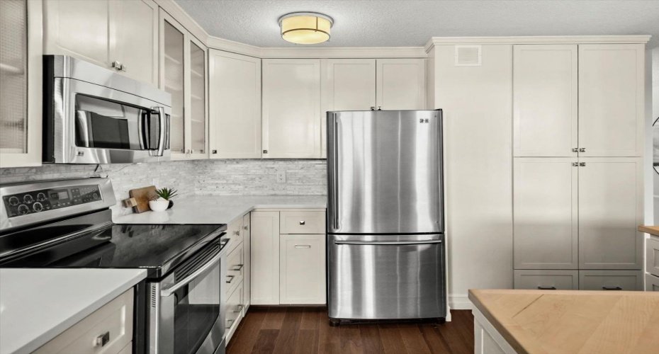 1001 14 Avenue, Calgary, Alberta T2R 1L2, 2 Bedrooms Bedrooms, ,2 BathroomsBathrooms,Residential,For Sale,14,A2281108