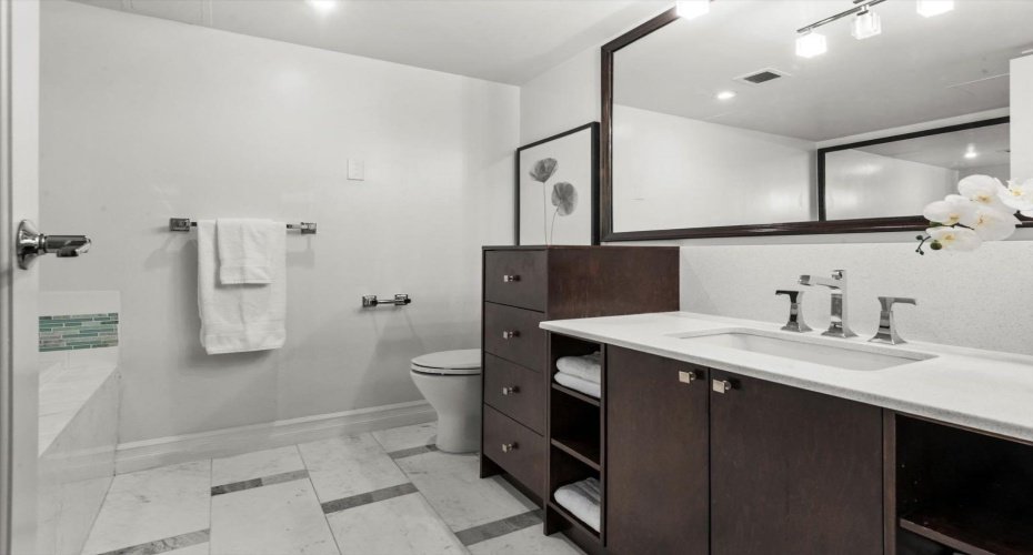 1001 14 Avenue, Calgary, Alberta T2R 1L2, 2 Bedrooms Bedrooms, ,2 BathroomsBathrooms,Residential,For Sale,14,A2281108