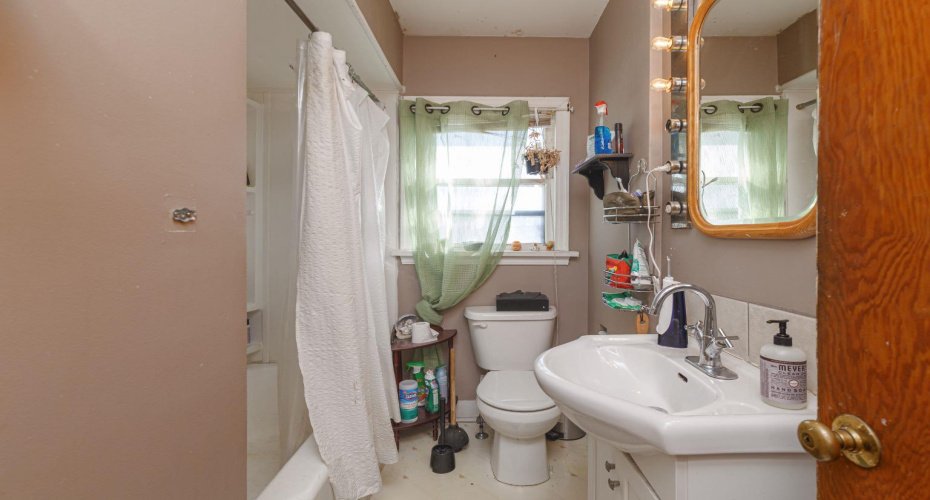 2824 Parkdale Boulevard, Calgary, Alberta t2n 3s8, 3 Bedrooms Bedrooms, ,2 BathroomsBathrooms,Residential,For Sale,Parkdale,A2281394