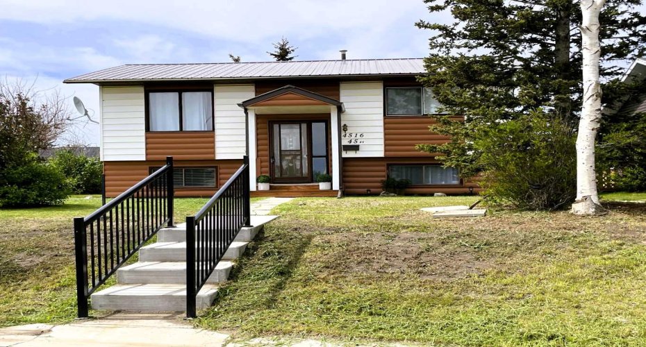 4516 45 Street, Rycroft, Alberta T0H 3A0, 3 Bedrooms Bedrooms, ,2 BathroomsBathrooms,Residential,For Sale,45,A2280891