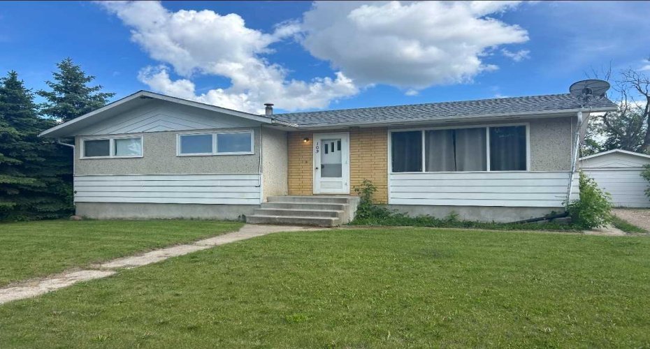 103 1st Street, Marwayne, Alberta T0B2X0, 3 Bedrooms Bedrooms, ,1 BathroomBathrooms,Residential,For Sale,1st,A2280524