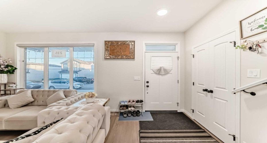 235 Cornerbrook Road, Calgary, Alberta T3N 2J3, 5 Bedrooms Bedrooms, ,4 BathroomsBathrooms,Residential,For Sale,Cornerbrook,A2281556