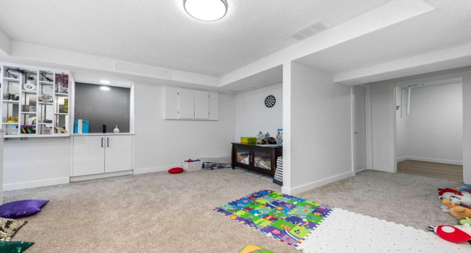 133 Woodbrook Road, Calgary, Alberta T2W6C6, 6 Bedrooms Bedrooms, ,4 BathroomsBathrooms,Residential,For Sale,Woodbrook,A2280043