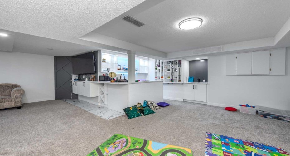 133 Woodbrook Road, Calgary, Alberta T2W6C6, 6 Bedrooms Bedrooms, ,4 BathroomsBathrooms,Residential,For Sale,Woodbrook,A2280043