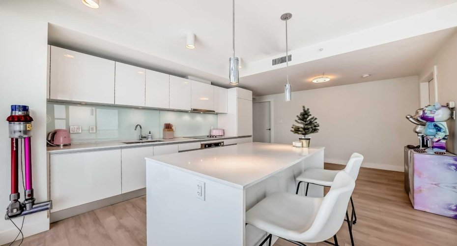 1122 3 Street, Calgary, Alberta T2G 1H7, 2 Bedrooms Bedrooms, ,2 BathroomsBathrooms,Residential,For Sale,3,A2281543