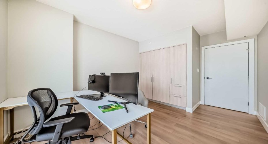 1122 3 Street, Calgary, Alberta T2G 1H7, 2 Bedrooms Bedrooms, ,2 BathroomsBathrooms,Residential,For Sale,3,A2281543