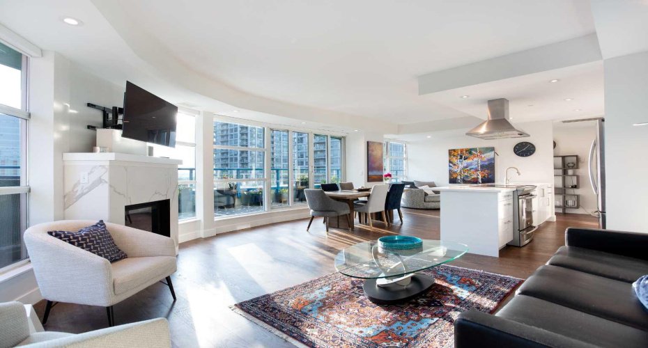 205 Riverfront Avenue, Calgary, Alberta T2P 5K4, 2 Bedrooms Bedrooms, ,2 BathroomsBathrooms,Residential,For Sale,Riverfront,A2281295