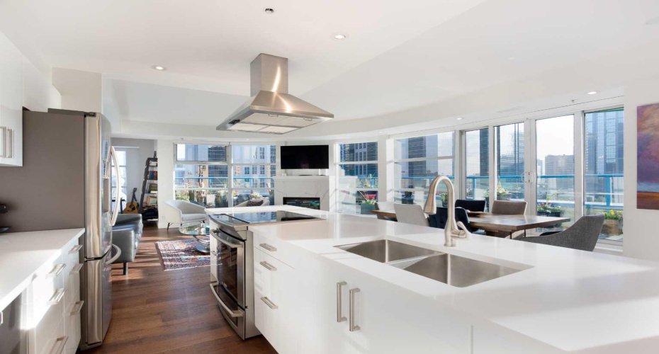 205 Riverfront Avenue, Calgary, Alberta T2P 5K4, 2 Bedrooms Bedrooms, ,2 BathroomsBathrooms,Residential,For Sale,Riverfront,A2281295