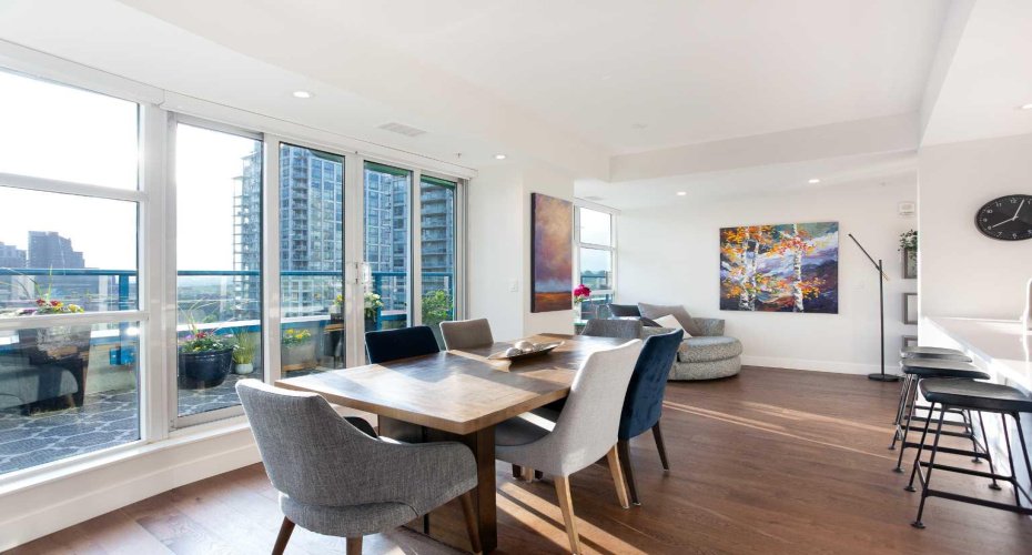 205 Riverfront Avenue, Calgary, Alberta T2P 5K4, 2 Bedrooms Bedrooms, ,2 BathroomsBathrooms,Residential,For Sale,Riverfront,A2281295