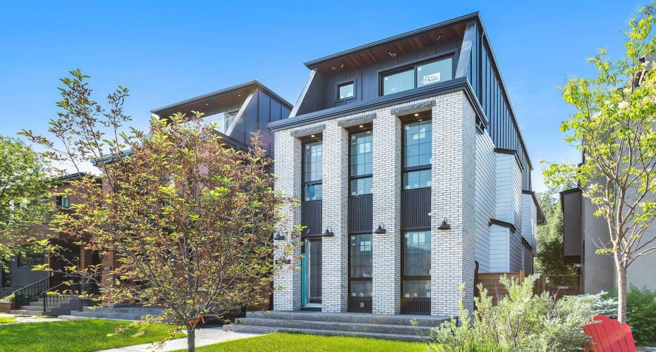 1807 Broadview Road, Calgary, Alberta T2N 3H6, 4 Bedrooms Bedrooms, ,5 BathroomsBathrooms,Residential,For Sale,Broadview,A2281441