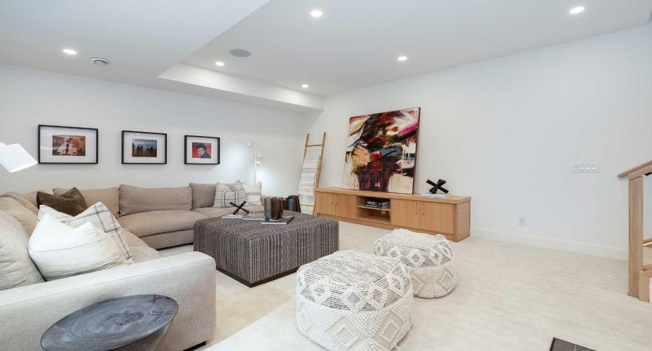 1807 Broadview Road, Calgary, Alberta T2N 3H6, 4 Bedrooms Bedrooms, ,5 BathroomsBathrooms,Residential,For Sale,Broadview,A2281441