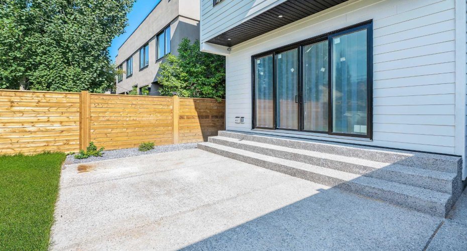 1807 Broadview Road, Calgary, Alberta T2N 3H6, 4 Bedrooms Bedrooms, ,5 BathroomsBathrooms,Residential,For Sale,Broadview,A2281441