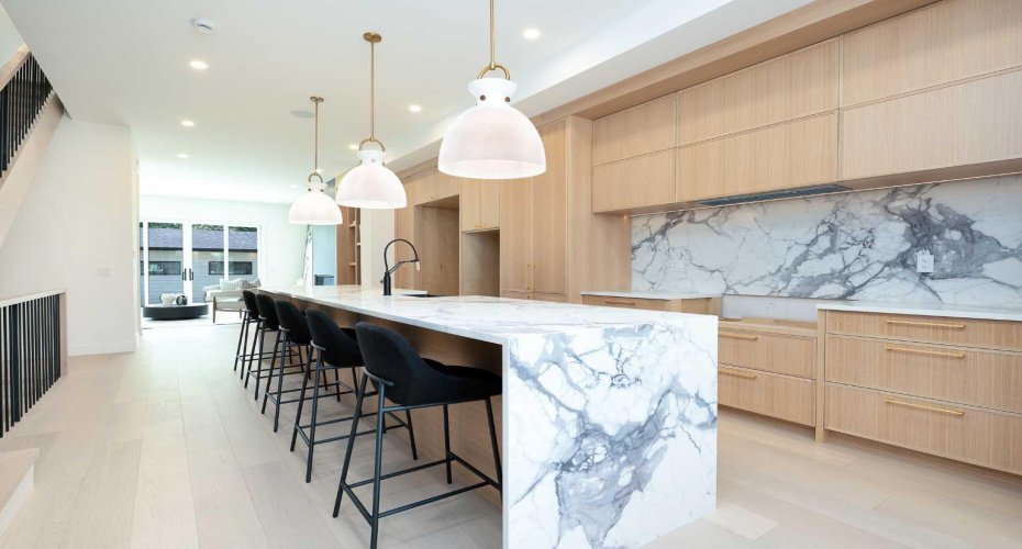 1807 Broadview Road, Calgary, Alberta T2N 3H6, 4 Bedrooms Bedrooms, ,5 BathroomsBathrooms,Residential,For Sale,Broadview,A2281441