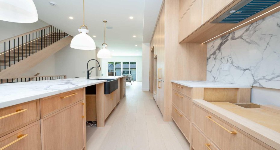 1807 Broadview Road, Calgary, Alberta T2N 3H6, 4 Bedrooms Bedrooms, ,5 BathroomsBathrooms,Residential,For Sale,Broadview,A2281441