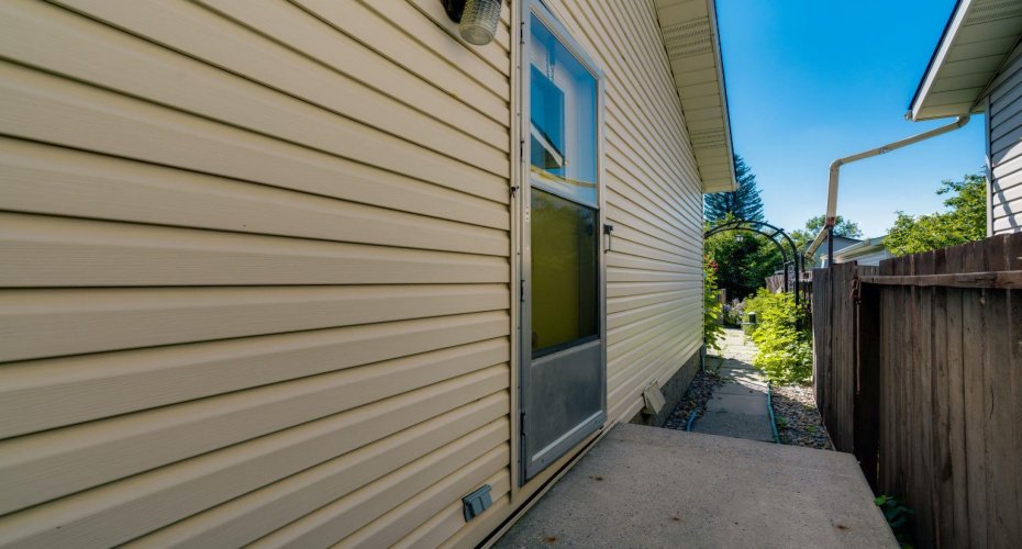 127 Falshire Way, Calgary, Alberta T3J 2C7, 4 Bedrooms Bedrooms, ,2 BathroomsBathrooms,Residential,For Sale,Falshire,A2281660