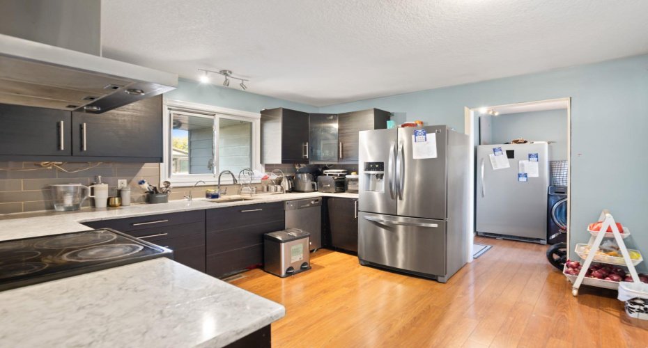 20 Castlegrove Way, Calgary, Alberta T3J1T7, 4 Bedrooms Bedrooms, ,3 BathroomsBathrooms,Residential,For Sale,Castlegrove,A2281819