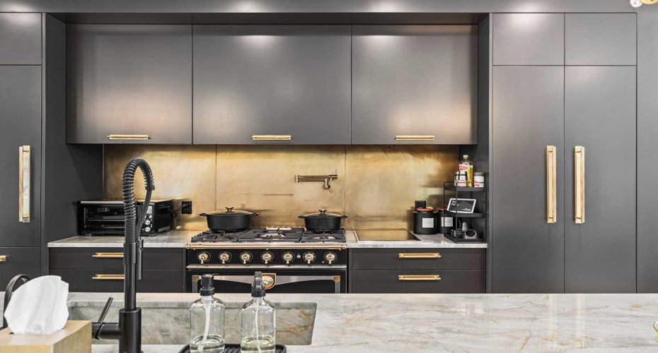 CUSTOM BACKSPLASH WITH POTFILLER, WOLF IINDUCTION BURNER AND CUSTOM QUARTZITE SINK