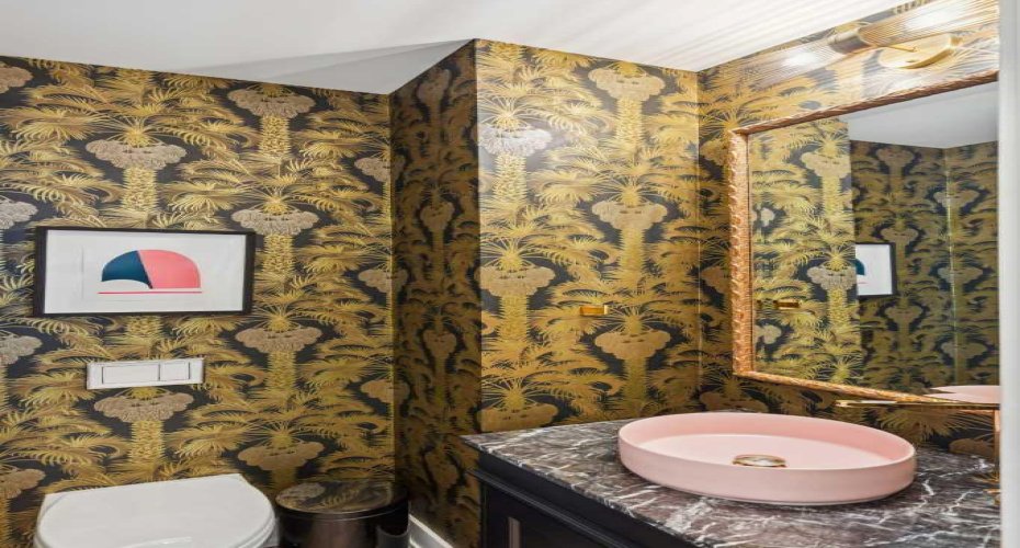 POWDER ROOM WITH VESSEL SINK AND WALL-MOUNTED TOILET