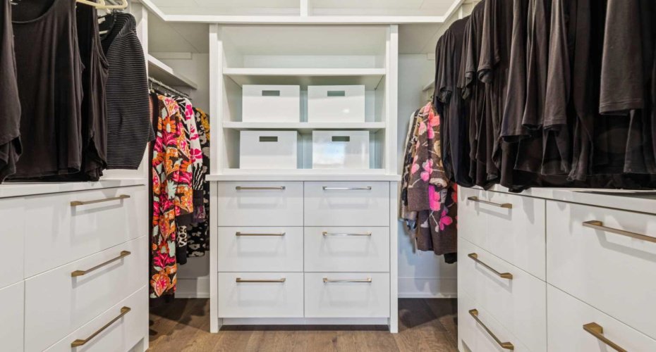 WALK-IN CLOSET WITH BUILT-INS