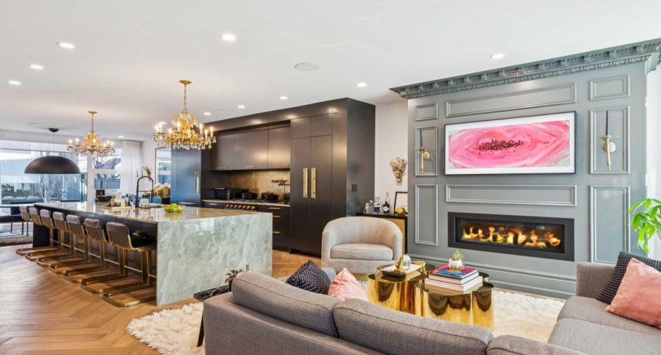 OPEN PLAN WITH HIGH CEILINGS AND HUGE WINDOWS FRONT AND BACK