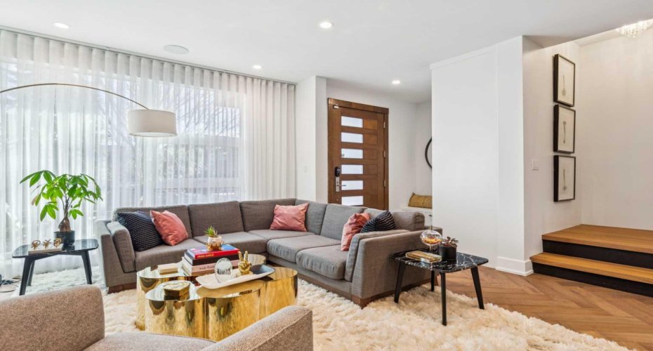 ENTRY. CUSTOM SOLID OAK DOOR WITH PRIVACY GLASS