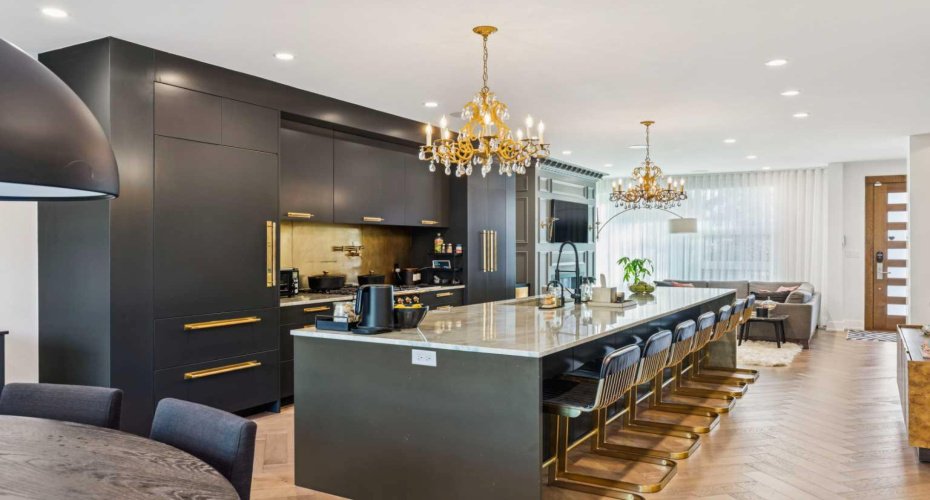 MASSIVE QUARTZITE WATERFAL ISLAND