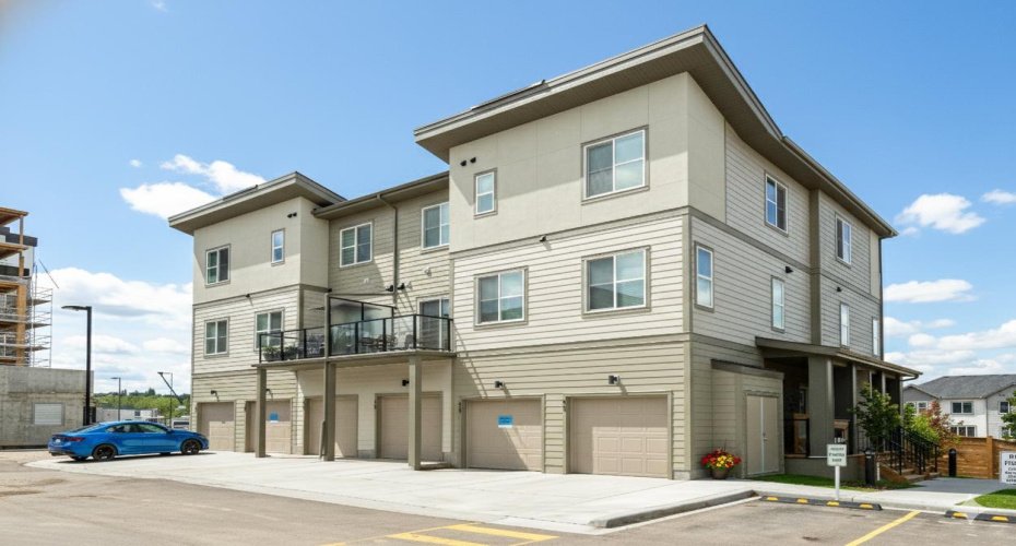 2117 81st Street, Calgary, Alberta T3H 6H5, 3 Bedrooms Bedrooms, ,2 BathroomsBathrooms,Residential,For Sale,81st,A2280372