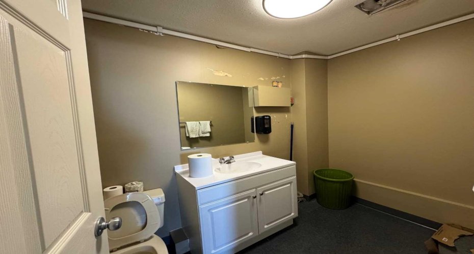 Main Office 5104 42 Avenue, Lloydminster, Saskatchewan S9V 1K4, ,Commercial,For Lease,42,A2280822