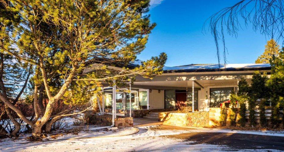 187 Slopeview Drive, Calgary, Alberta T3H 4G6, 7 Bedrooms Bedrooms, ,5 BathroomsBathrooms,Residential,For Sale,Slopeview,A2281811