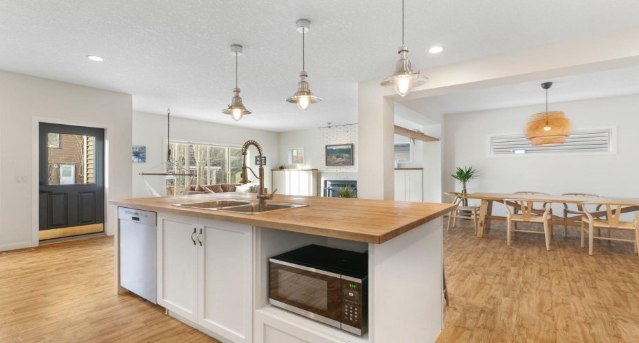 196 Jumping Pound Terrace, Cochrane, Alberta T4C0K5, 4 Bedrooms Bedrooms, ,4 BathroomsBathrooms,Residential,For Sale,Jumping Pound,A2281869