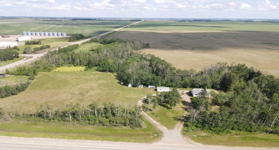 81573 Hwy 2, Rural Northern Sunrise County, Alberta T0H2R0, 3 Bedrooms Bedrooms, ,1 BathroomBathrooms,Residential,For Sale,Hwy 2,A2282054