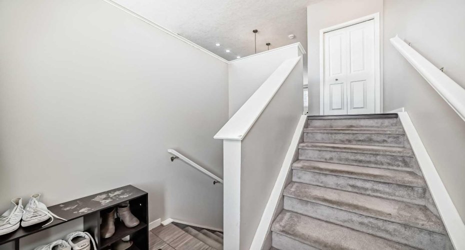 656 Copperpond Boulevard, Calgary, Alberta T2Z 5B9, 2 Bedrooms Bedrooms, ,3 BathroomsBathrooms,Residential,For Sale,Copperpond,A2282104