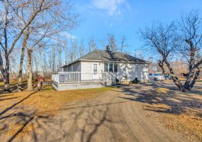 105 1st Ave West, Waseca, Saskatchewan S0M 3A0, 3 Bedrooms Bedrooms, ,2 BathroomsBathrooms,Residential,For Sale,1st Ave West,A2271284