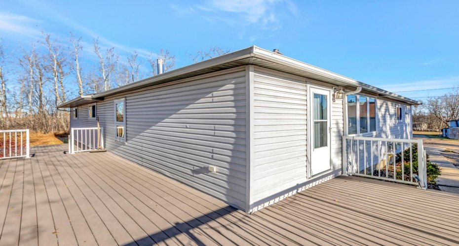 105 1st Ave West, Waseca, Saskatchewan S0M 3A0, 3 Bedrooms Bedrooms, ,2 BathroomsBathrooms,Residential,For Sale,1st Ave West,A2271284