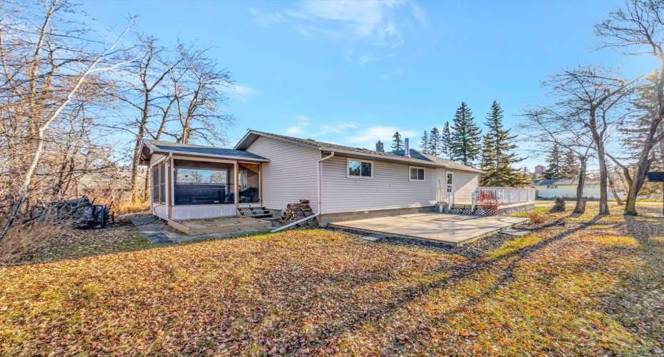 105 1st Ave West, Waseca, Saskatchewan S0M 3A0, 3 Bedrooms Bedrooms, ,2 BathroomsBathrooms,Residential,For Sale,1st Ave West,A2271284
