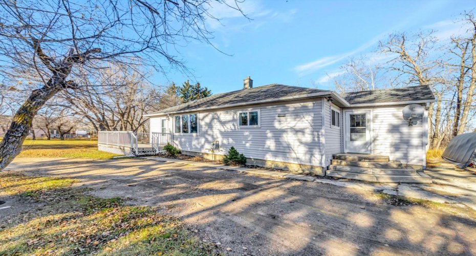 105 1st Ave West, Waseca, Saskatchewan S0M 3A0, 3 Bedrooms Bedrooms, ,2 BathroomsBathrooms,Residential,For Sale,1st Ave West,A2271284