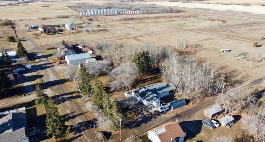 105 1st Ave West, Waseca, Saskatchewan S0M 3A0, 3 Bedrooms Bedrooms, ,2 BathroomsBathrooms,Residential,For Sale,1st Ave West,A2271284