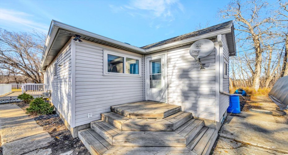 105 1st Ave West, Waseca, Saskatchewan S0M 3A0, 3 Bedrooms Bedrooms, ,2 BathroomsBathrooms,Residential,For Sale,1st Ave West,A2271284