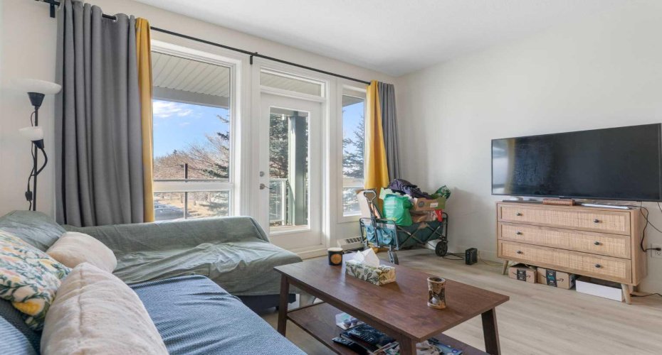 3111 34 Avenue, Calgary, Alberta T2L 0Y2, 1 Bedroom Bedrooms, ,1 BathroomBathrooms,Residential,For Sale,34,A2278375