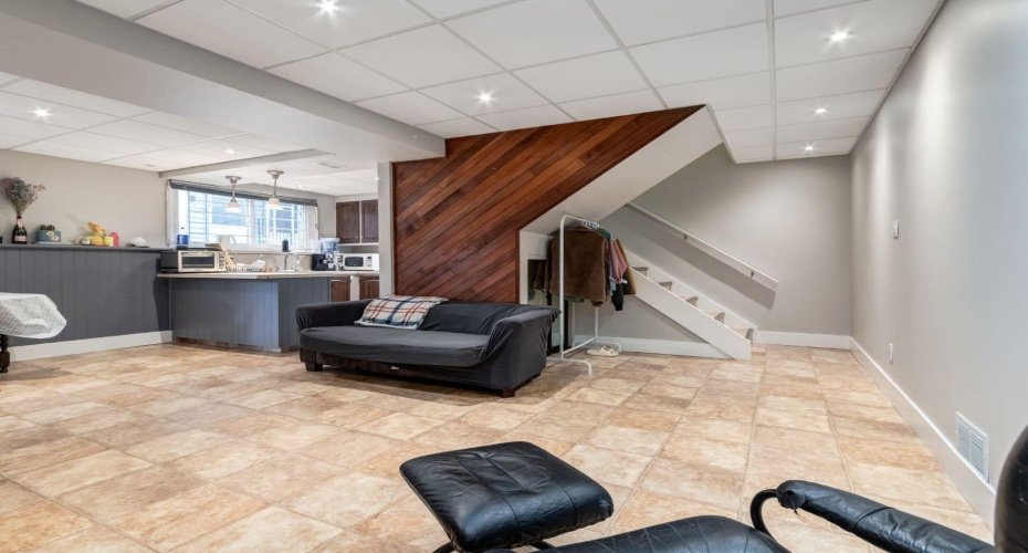 123 13 Avenue, Calgary, Alberta T2E 1B5, 3 Bedrooms Bedrooms, ,2 BathroomsBathrooms,Residential,For Sale,13,A2281681