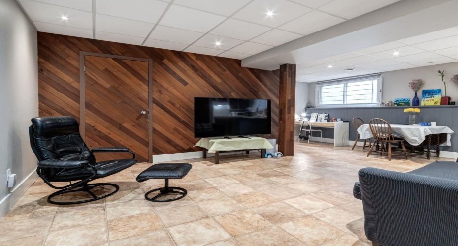 123 13 Avenue, Calgary, Alberta T2E 1B5, 3 Bedrooms Bedrooms, ,2 BathroomsBathrooms,Residential,For Sale,13,A2281681