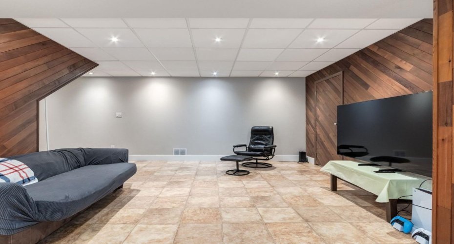 123 13 Avenue, Calgary, Alberta T2E 1B5, 3 Bedrooms Bedrooms, ,2 BathroomsBathrooms,Residential,For Sale,13,A2281681