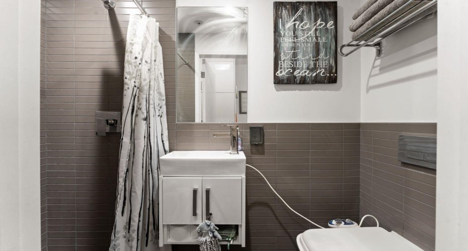 515 4 Avenue, Calgary, Alberta T2E 0J9, 2 Bedrooms Bedrooms, ,2 BathroomsBathrooms,Residential,For Sale,4,A2282029