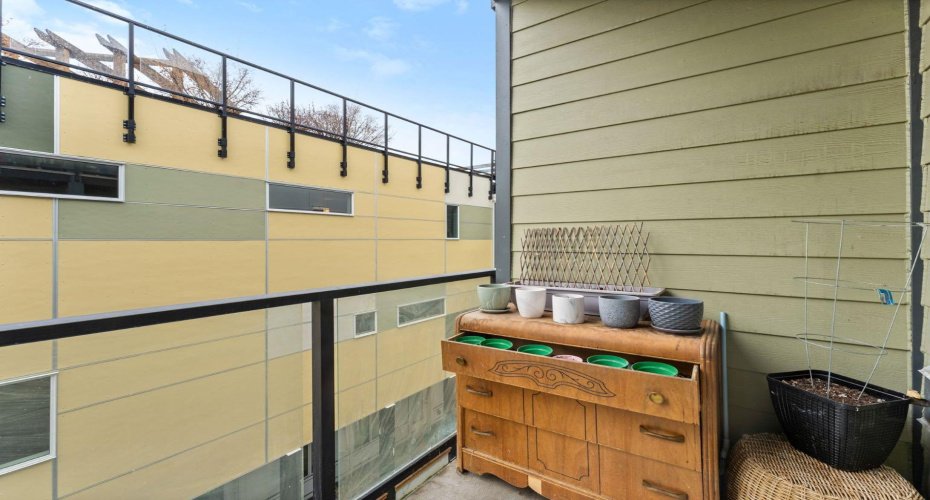 515 4 Avenue, Calgary, Alberta T2E 0J9, 2 Bedrooms Bedrooms, ,2 BathroomsBathrooms,Residential,For Sale,4,A2282029