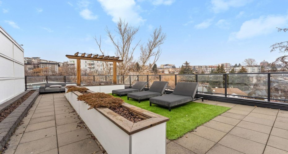 515 4 Avenue, Calgary, Alberta T2E 0J9, 2 Bedrooms Bedrooms, ,2 BathroomsBathrooms,Residential,For Sale,4,A2282029